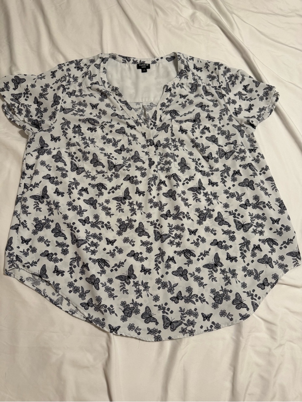 torrid White Short Sleeve Butterfly Print Blouse